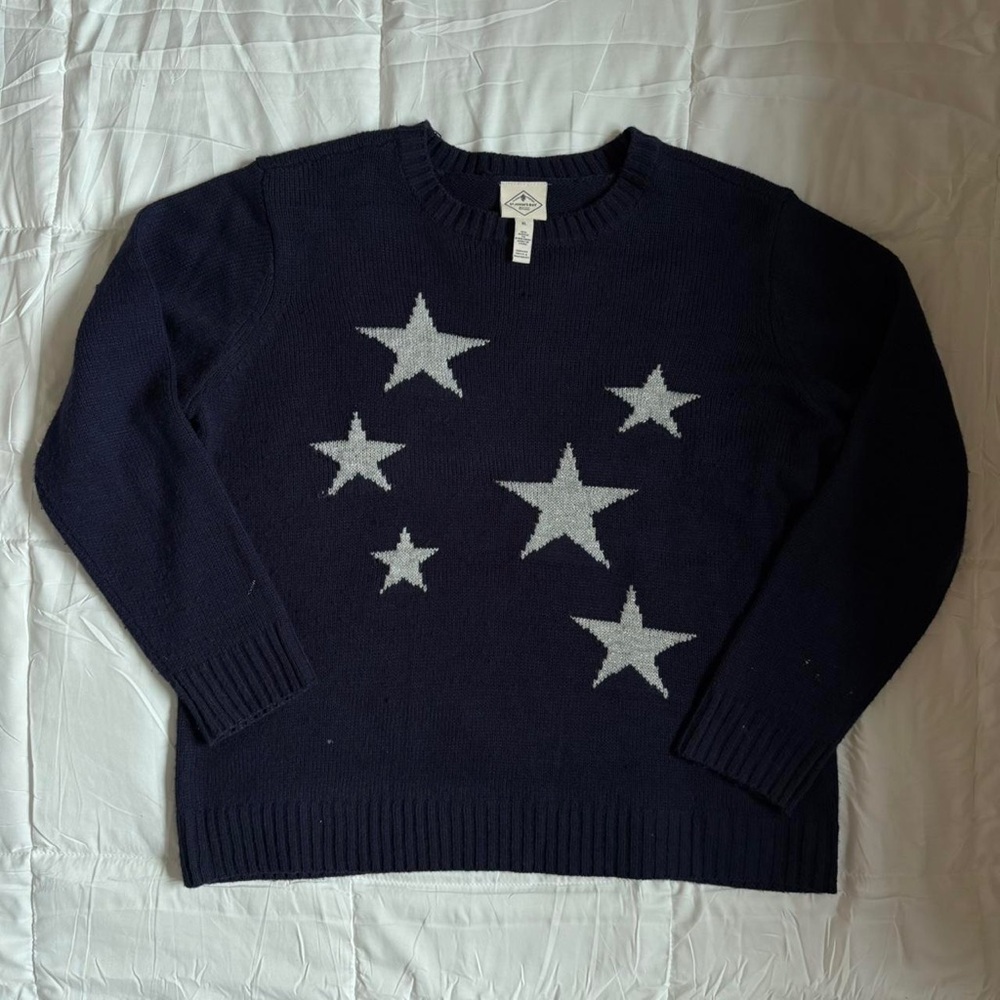 Elegant Navy Star Pattern Sweater